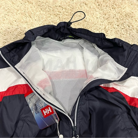 Brand new Helly Hansen light cropped jacket - Picture 7 of 8